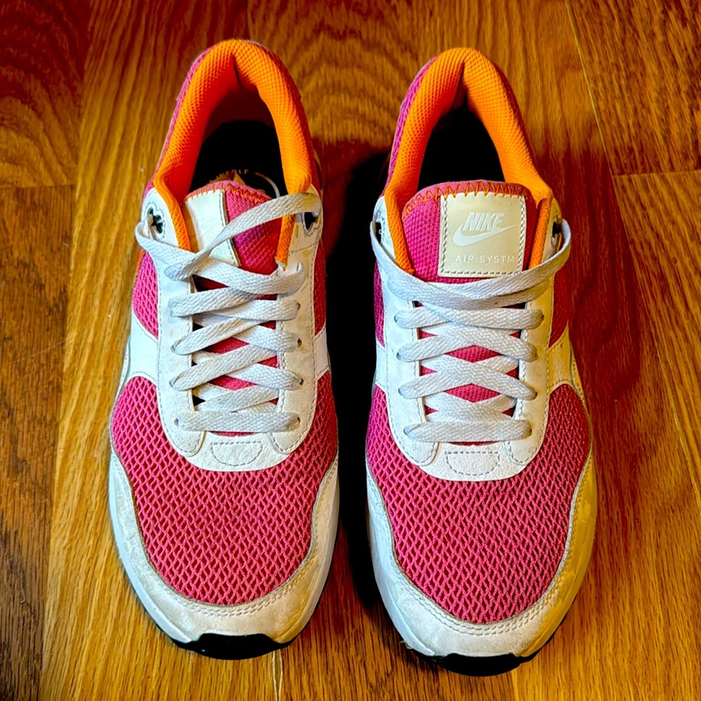 Nike Air Max women’s 9